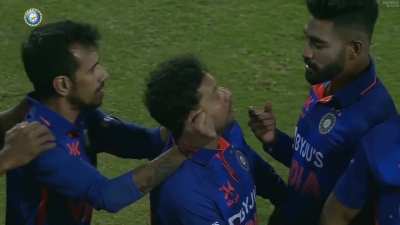Hey stop, they are watching (Arey mat kar sir dekh rahe hai)