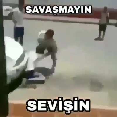neden sikişmek varken savaşalımki