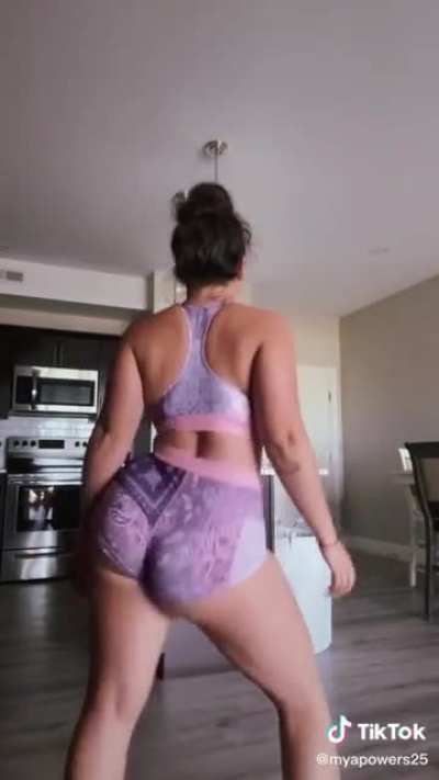 Who doesn&rsquo;t love a PAWG in Spandex?