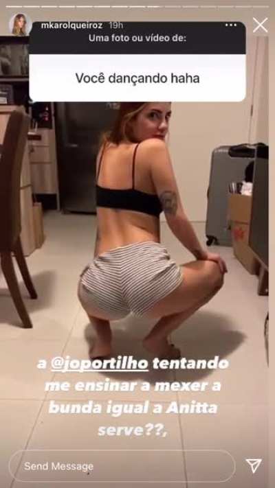 Karol Queiroz &ldquo;dan&ccedil;ando&rdquo;