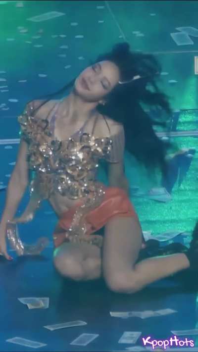 BLACKPINK 💋 LISA &bull; MONEY ➡️ SUPER SLOW