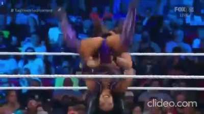 [Smackdown Spoilers] Finish to Raquel &amp;amp; Aliyah vs Shotzi &amp;amp; Xia Li (1&deg; round women's tag team championship tournament)