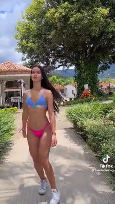 Latinas stay undefeated