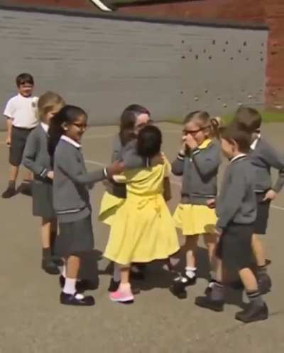 A little girl showing her new prosthetic leg to her classmates and their amazing reactions &hearts;️ Joy and support shine brightest when shared with others