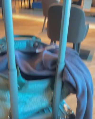 traveling makes my pussy so wet… would u take me raw in the airport bathroom ^_^
