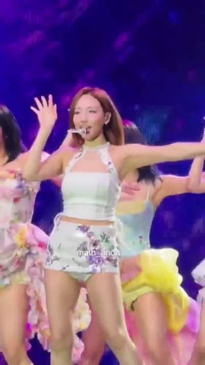 Nayeon 