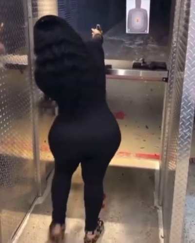 Niggas sayin this how India was comin in the shootout 😭😭😭