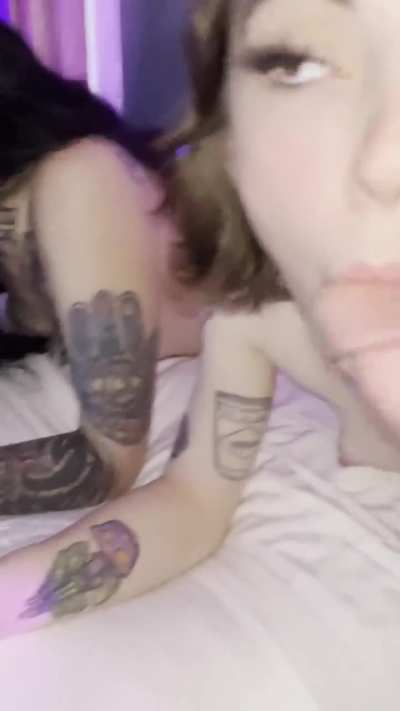 Alice&rsquo;s pussy lips got so swollen from taking J&rsquo;s cock while we were gaming 🤤😍 Is there a better way to hangout? 😈