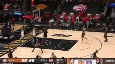 [Highlight] Trae Young calls Bullock for a travel