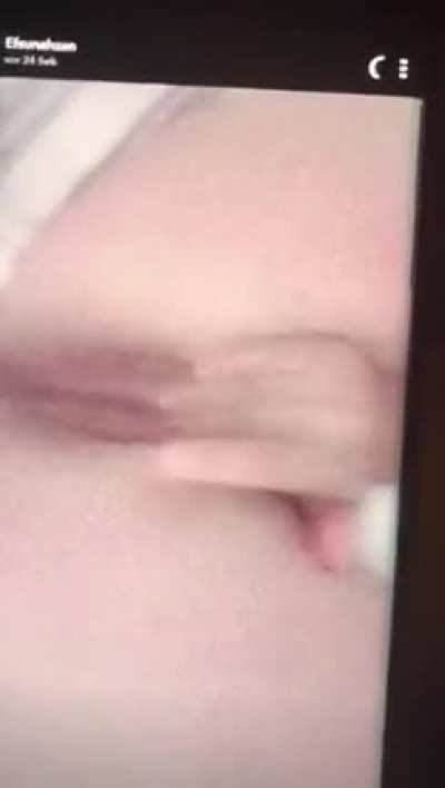 C2 den tanışmıştım bayaaa konuşmuştum. Sonra snap den bunu buldum kız olarak yazdım. Sevgilim var dedi. Beni sevgilisiyle 3 l&uuml; sohbet yapmaya davet etti. İğrenerekten bunlarla yazışmaya başladım. Sonra bunu attı gruba b&ouml;yle. Ona &ccedil;ok değer vermiştim. Amk b