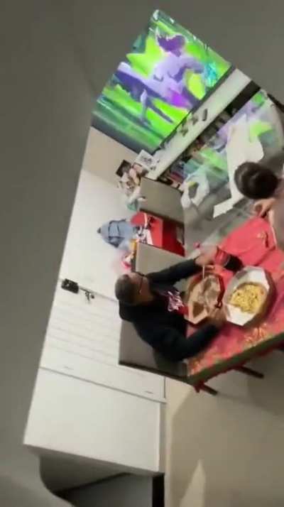 To enjoy dinner