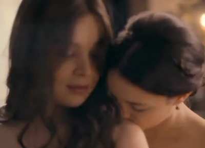 Hailee Steinfeld and Ella Hunt