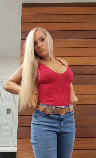 Lacey Evans