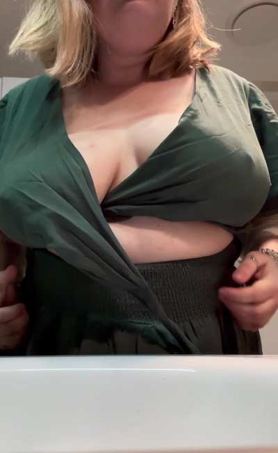 Peek-a-boob 😘