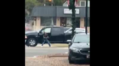 Man shooting at police after wrecking his truck in North Augusta, SC (12/9/2021)