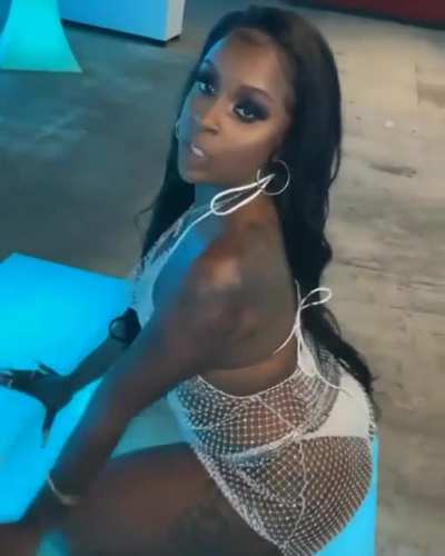 Until Ms Hustle start twerkin Coffee 🍑 is holding it down 💯🏆