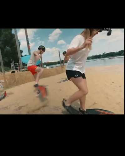 Aus MMmO: &bdquo;WETTRENNNEN in BADEWANNEN&ldquo;&hellip;. BTW macht sie glaube ich gerade eine Social Media Pause&hellip; Bilder und TikToks sind quasi &uuml;berf&auml;llig und sie macht gerade Urlaub in &Ouml;sterreich