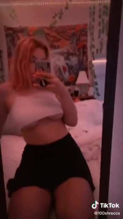 Underboob