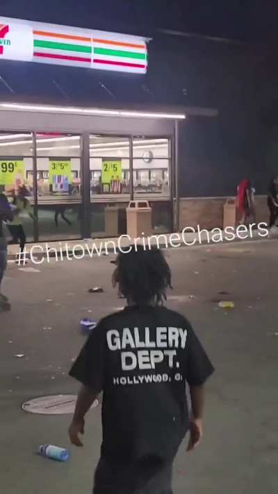 Teen Takeover: 7-11 gets raided last night in the south loop. I just unblocked everyone except for  "INate_H*****". I'd like to keep it that way... just PLEASE refrain from racist or otherwise antagonistic comments🙏🏼 Video compliments of C.C.C. (via Faceb