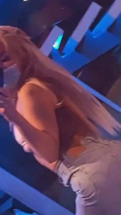 Underboob