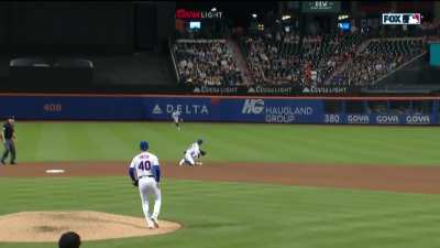 [Highlight] [Highlight] Ozzie Albies goes first to home after a couple of errors by the Mets.