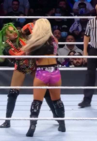 Toni Storm jiggle