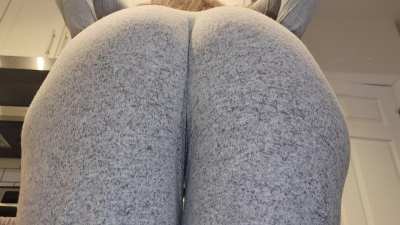 Wanna eat my ass while we watch Star Wars ?