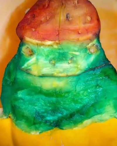 I have a feeling you all might enjoy the way I carved my pumpkin this year 🎃🐸🍓