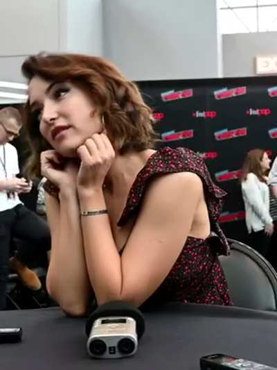  Milana Vayntrub