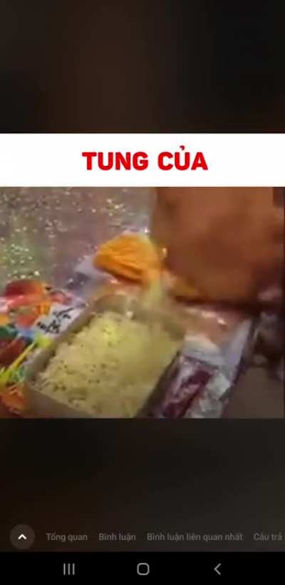 Blursed_how to eat noodles