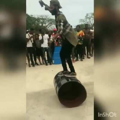 Ma_Guyva trying out some new daggering moves