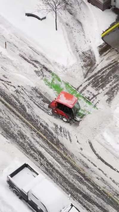 Gotta love Minto plowing snow from their parking garage entrance into the bike lane on Laurier