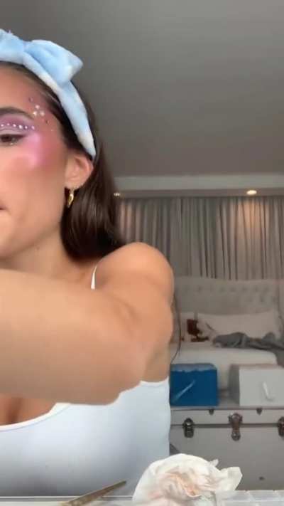 Looking for her star and then dancing to "WAP"