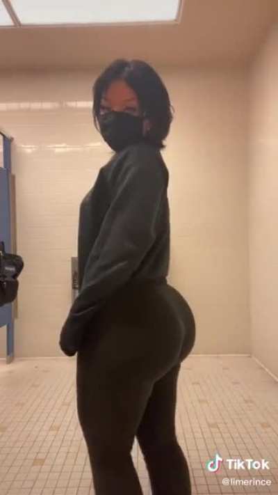 DIABLOOO look at the GYAAATTT