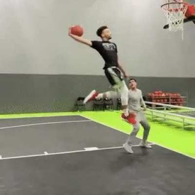 Smooth off-hand dunk