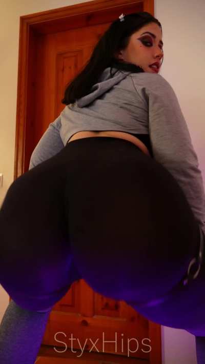 Excuse me, but can you rate my shitty twerking, please?