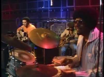 Bill Withers sings "Ain't No Sunshine" (1972)