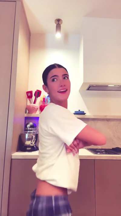 "Charli Fan" Tiktok video 