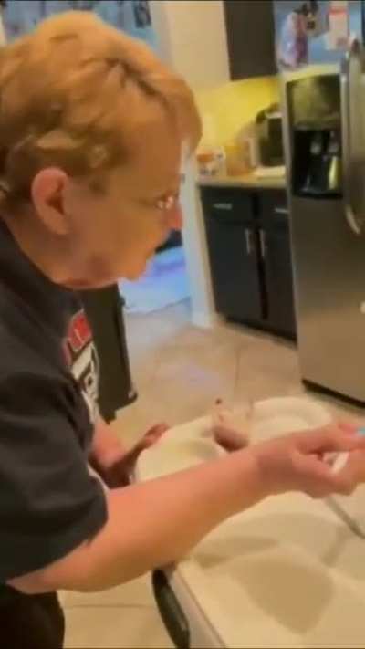 Hmjb while i let my granny play with my food