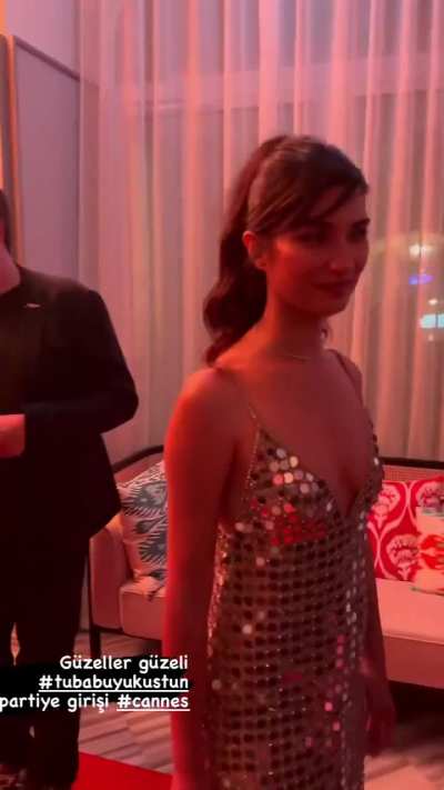 Tuba B&uuml;y&uuml;k&uuml;st&uuml;n Backstage