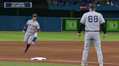 [Highlight] Brett Gardner hits a solo shot and the Yankees 5th home run of the night!