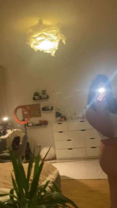 If even 4 guys see my 18 y/o ass, I’ll celebrate and fuck myself 💕