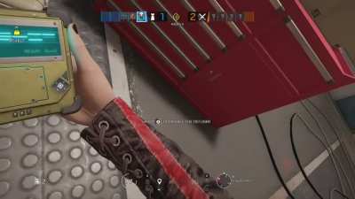 Make sure you always watch your flank when you&rsquo;re defusing.