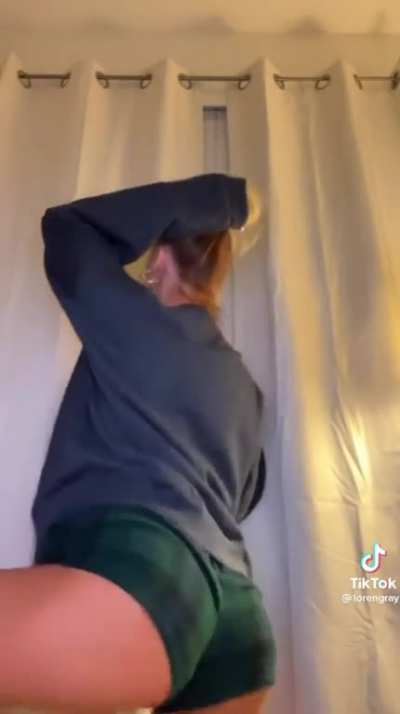 Loren Gray can really work it
