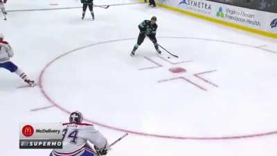 [MTL 1 - (SEA - 3)] Yanni Gourde puts a move on Allen and pads the Kraken's lead