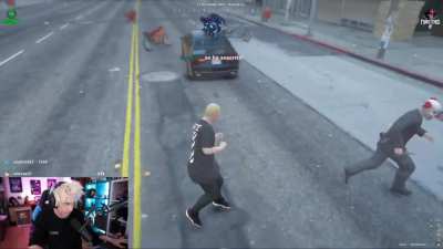 Pelea de bechamel con m&uacute;sica de LinKin ParK de fondo