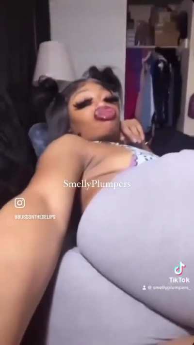 Smell Dat Ass ♨️ &amp;amp; Slap Meat On Dem Lips 🫦