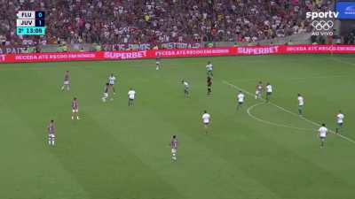 Marcelo entrou no jogo, deu um chute a gol, se machucou e saiu de Fluminense x Juventude.