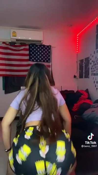 Dang she hot 🔥🔥🤤