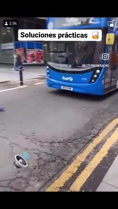 Pub goers swiftly deal with belligerent person blocking a bus
